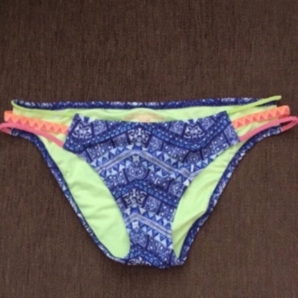 NWOT L VS Bikini Bottoms